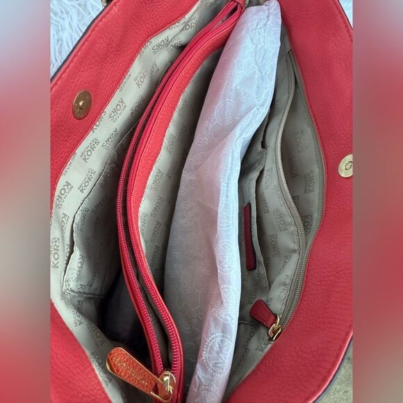 Michael Kors Raspberry Pebbled Leather Tote – Like New w/ Gold Chain Detail - Picture 5 of 17